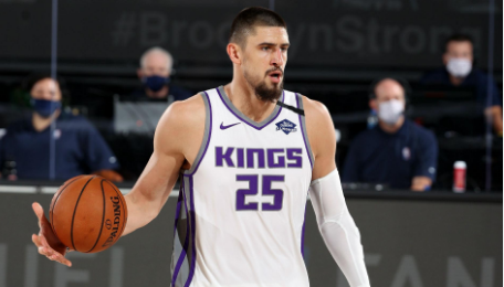 Alex Len Commits to Kings for Another Year: What This Means for the Team.